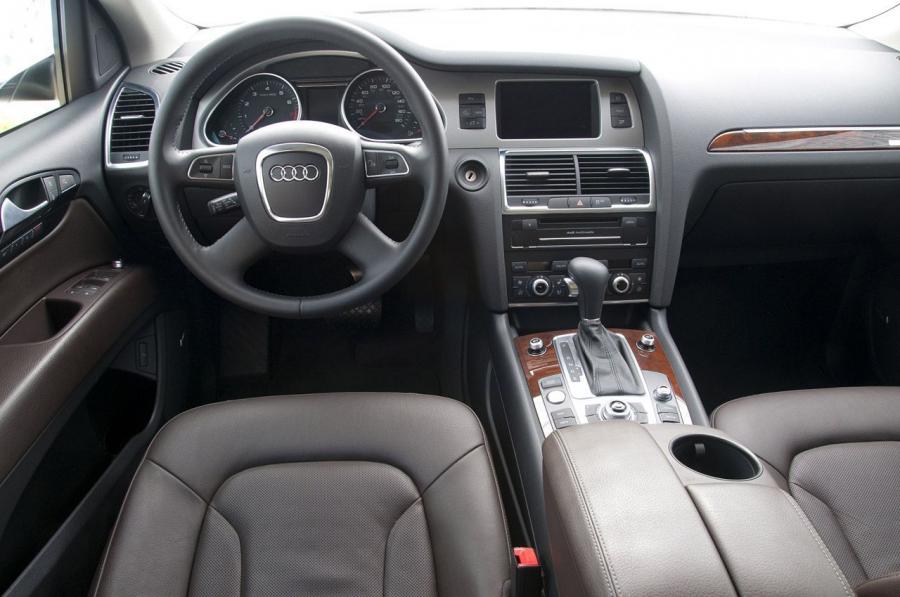 Торпедо Audi Q7 3.0T Quattro S-Line (4L) 2011 года  (NA) (фото 39 из 46)